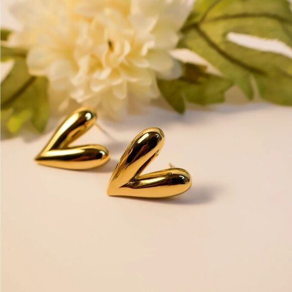 heart stud earrings M31 - Picture 1 of 9